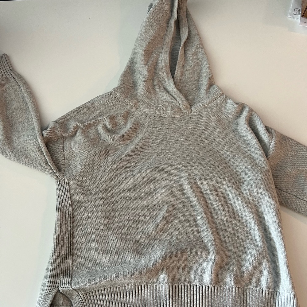 Gap sweater with hood